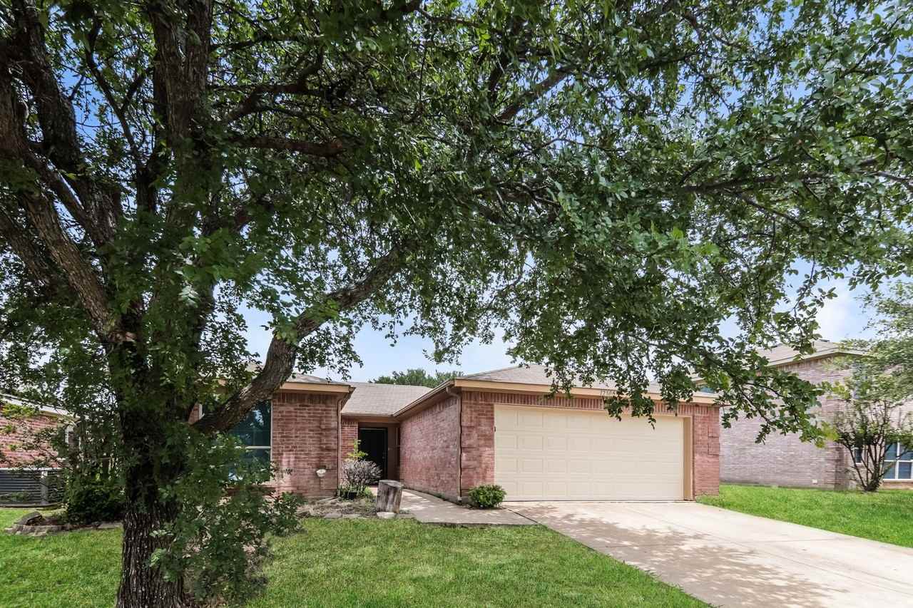 12805 Dove Field Ln - Photo 2 of 16