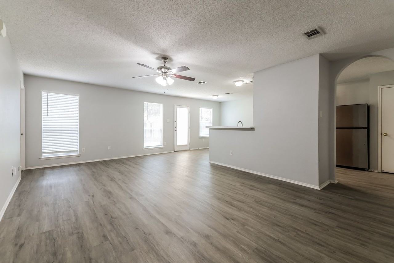 12805 Dove Field Ln - Photo 3 of 16
