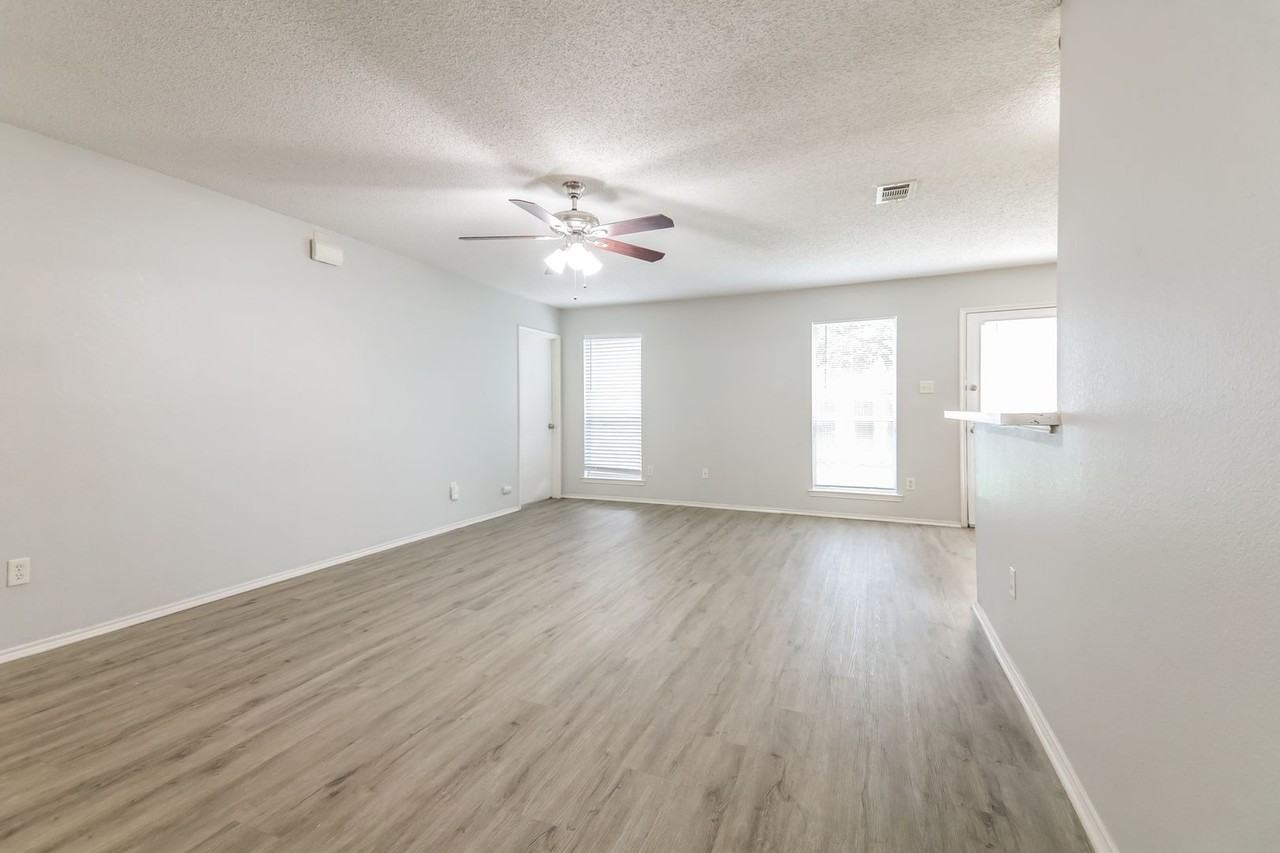 12805 Dove Field Ln - Photo 4 of 16