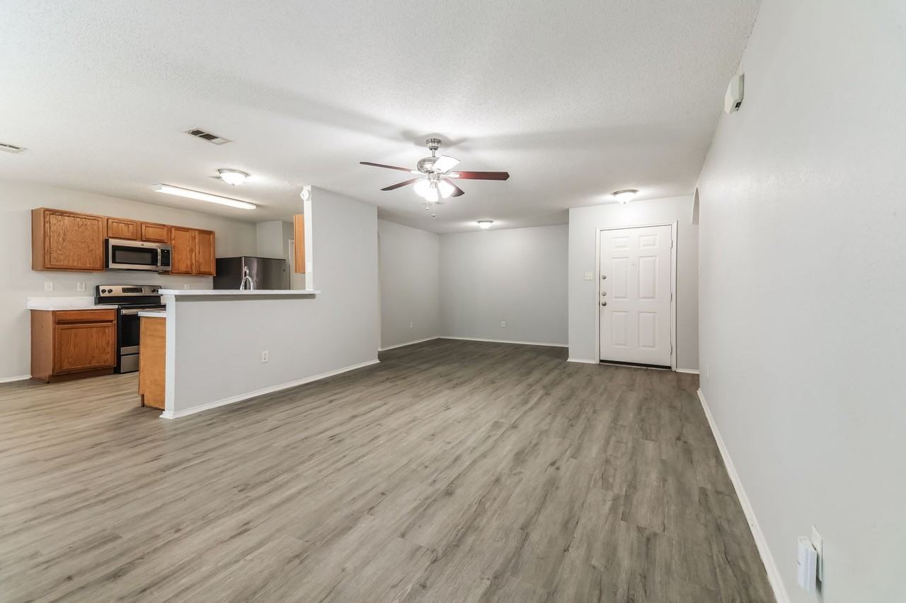 12805 Dove Field Ln - Photo 5 of 16