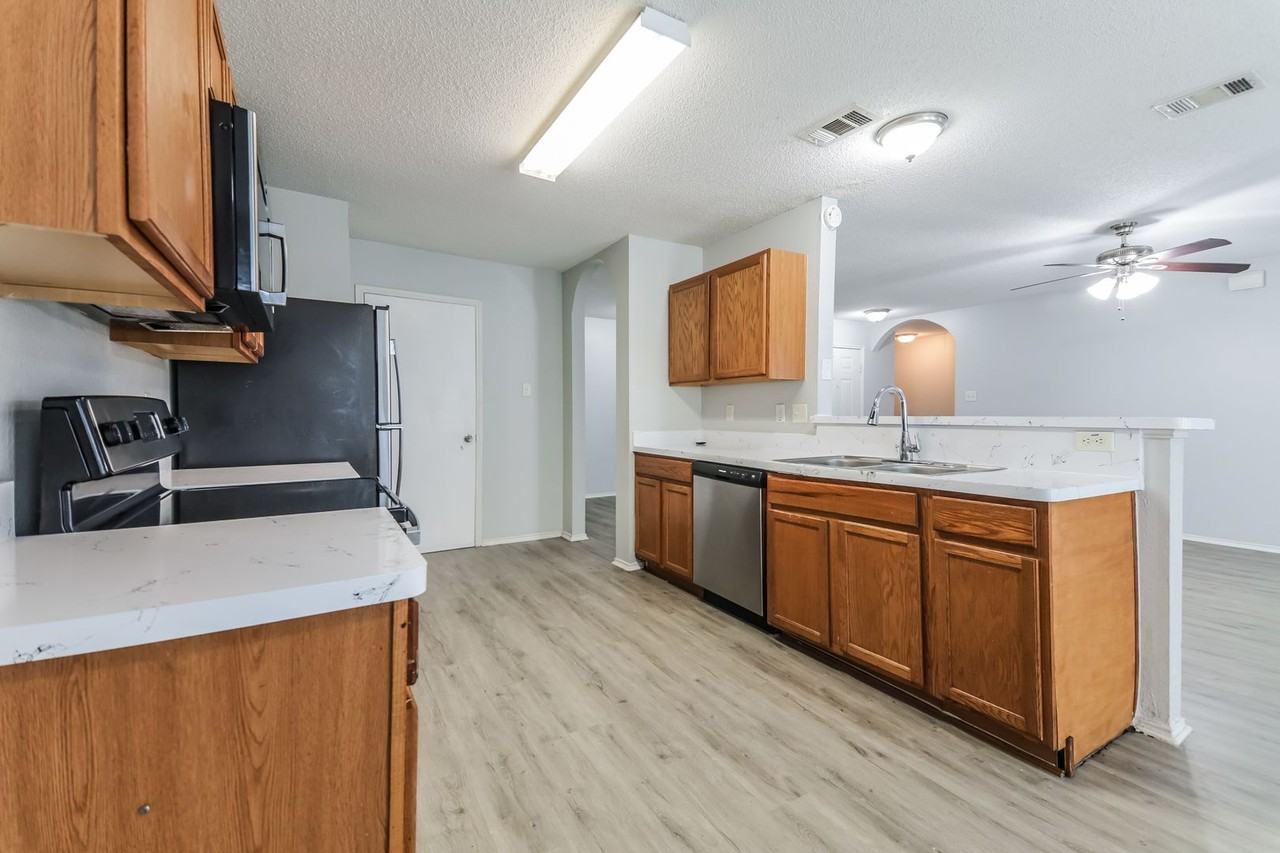 12805 Dove Field Ln - Photo 6 of 16