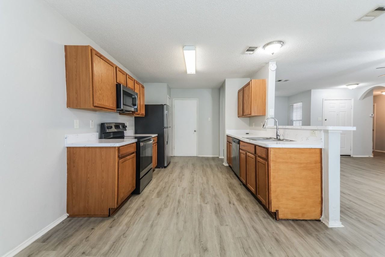 12805 Dove Field Ln - Photo 7 of 16