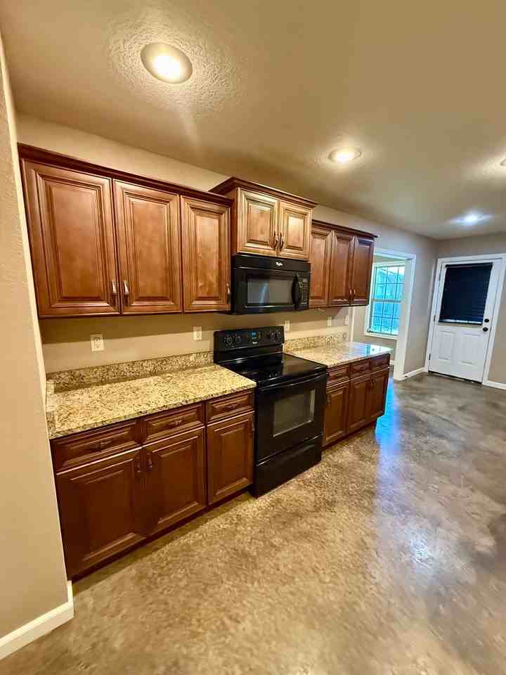 206 S Bernis St - Photo 5 of 12