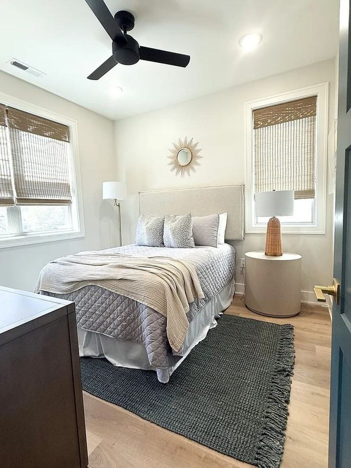 211 N Poplar St - Photo 2 of 12