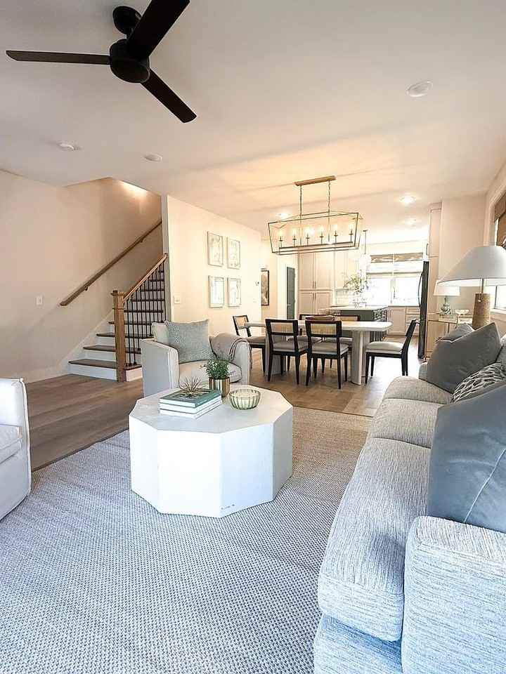 211 N Poplar St - Photo 5 of 12