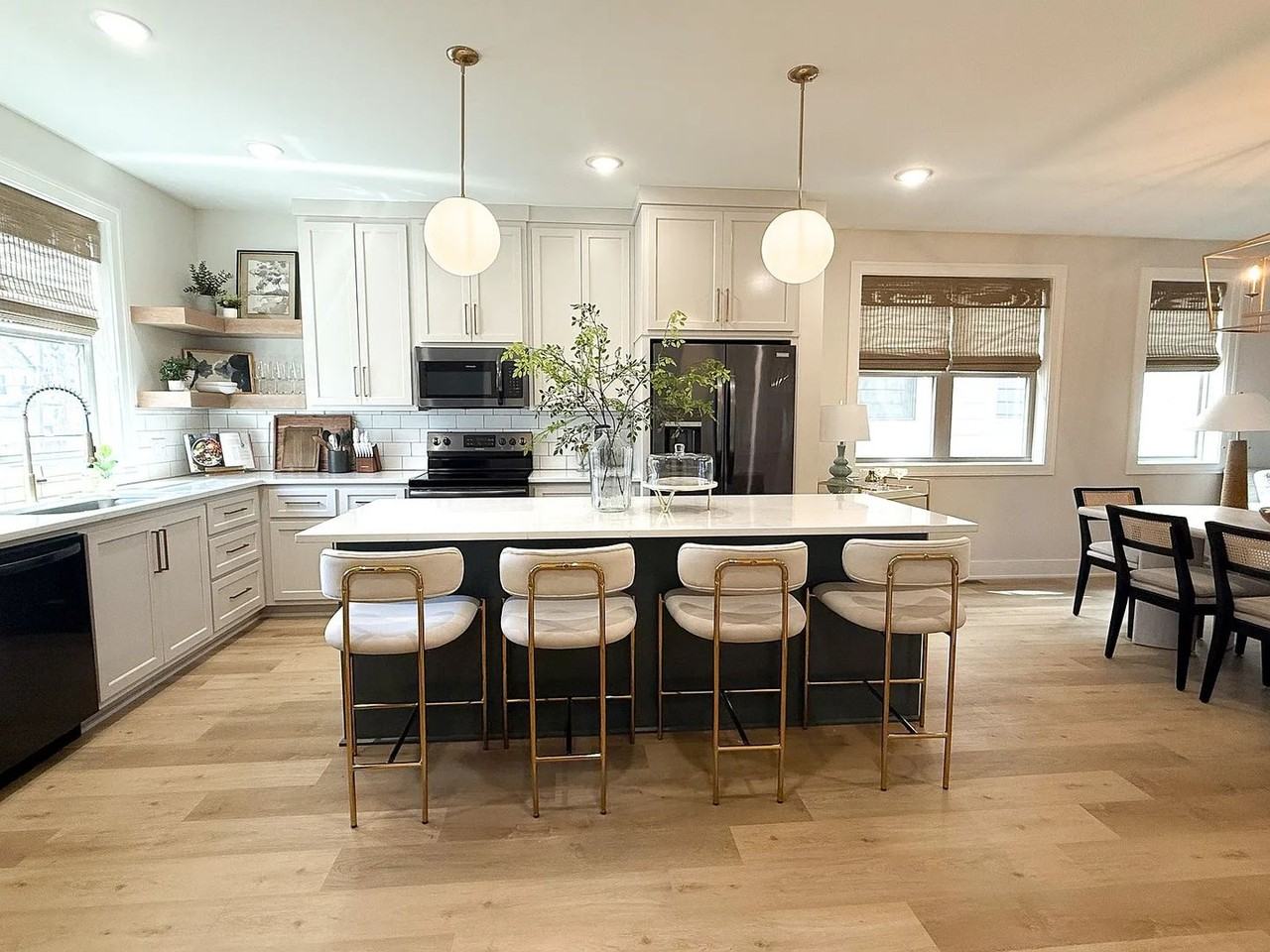 211 N Poplar St - Photo 6 of 12