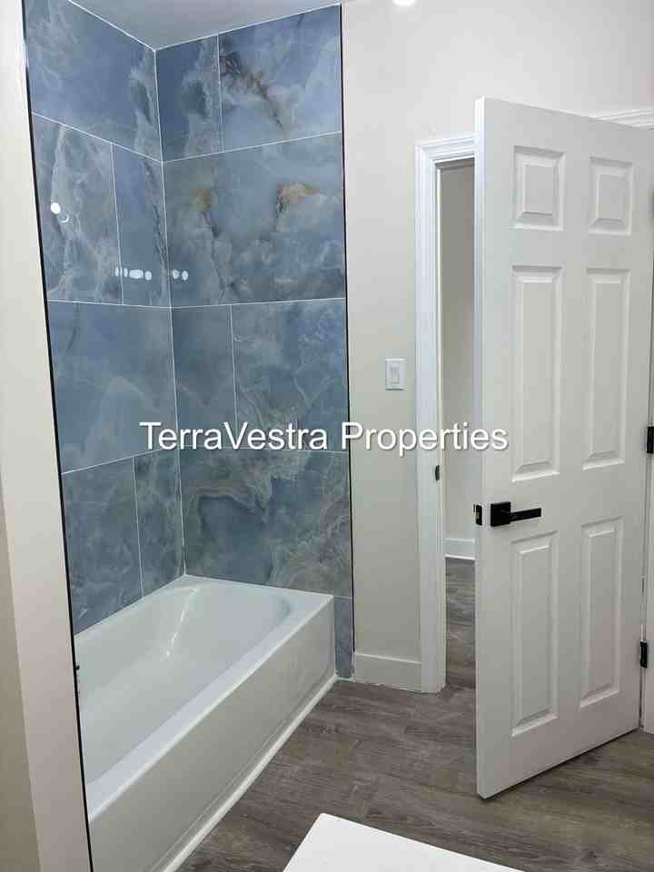 216 E Broadway - Photo 2 of 15