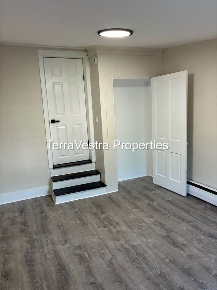216 E Broadway - Photo 4 of 15