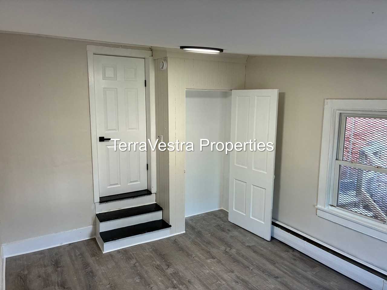 216 E Broadway - Photo 5 of 15
