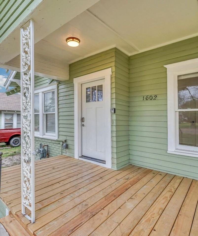 1602 Mitchell Ave - Photo 2 of 31