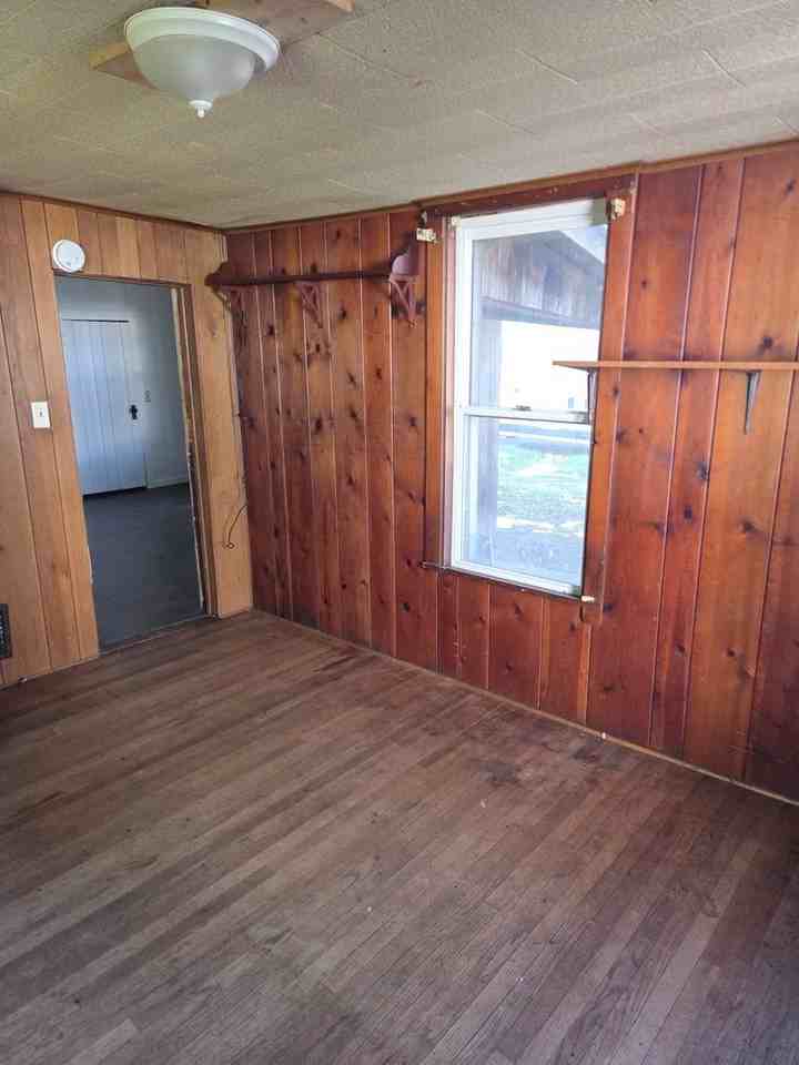 730 E Mcclure Ave - Photo 4 of 11