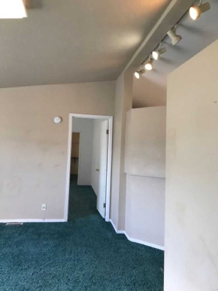 121 Aspenwood Dr - Photo 3 of 14