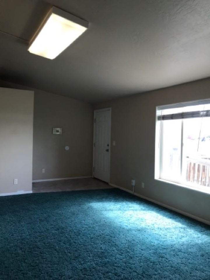 121 Aspenwood Dr - Photo 4 of 14
