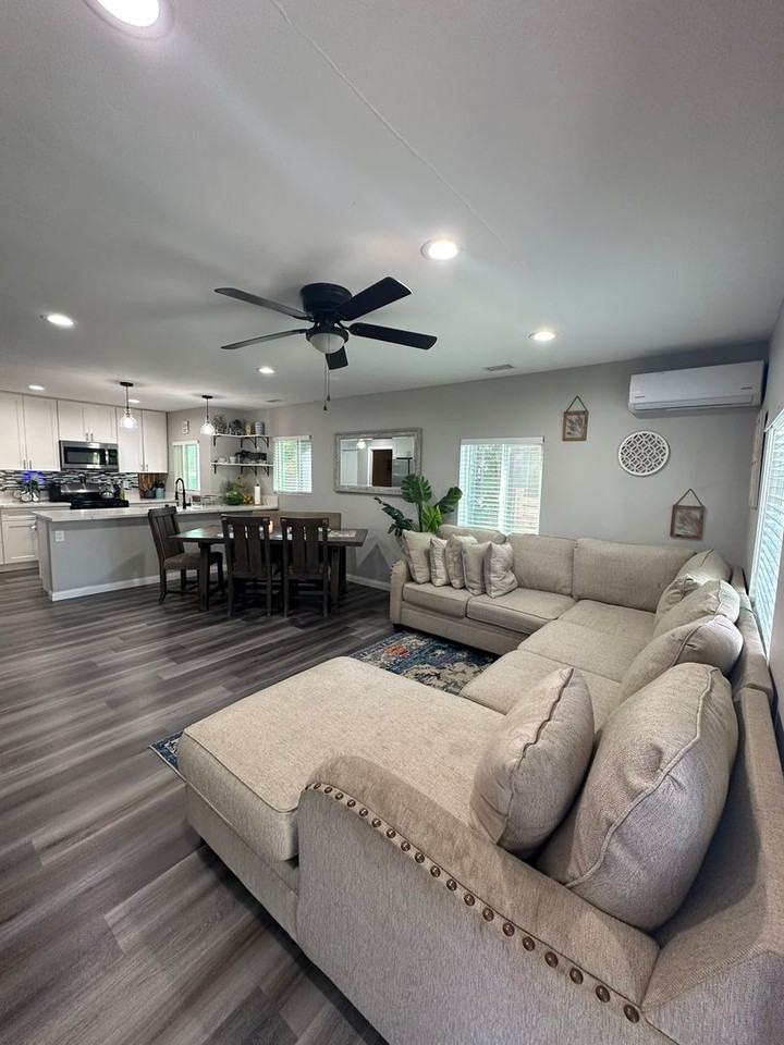 129 Norton Ave - Photo 4 of 48