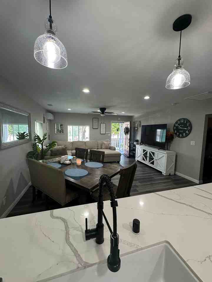 129 Norton Ave - Photo 7 of 48