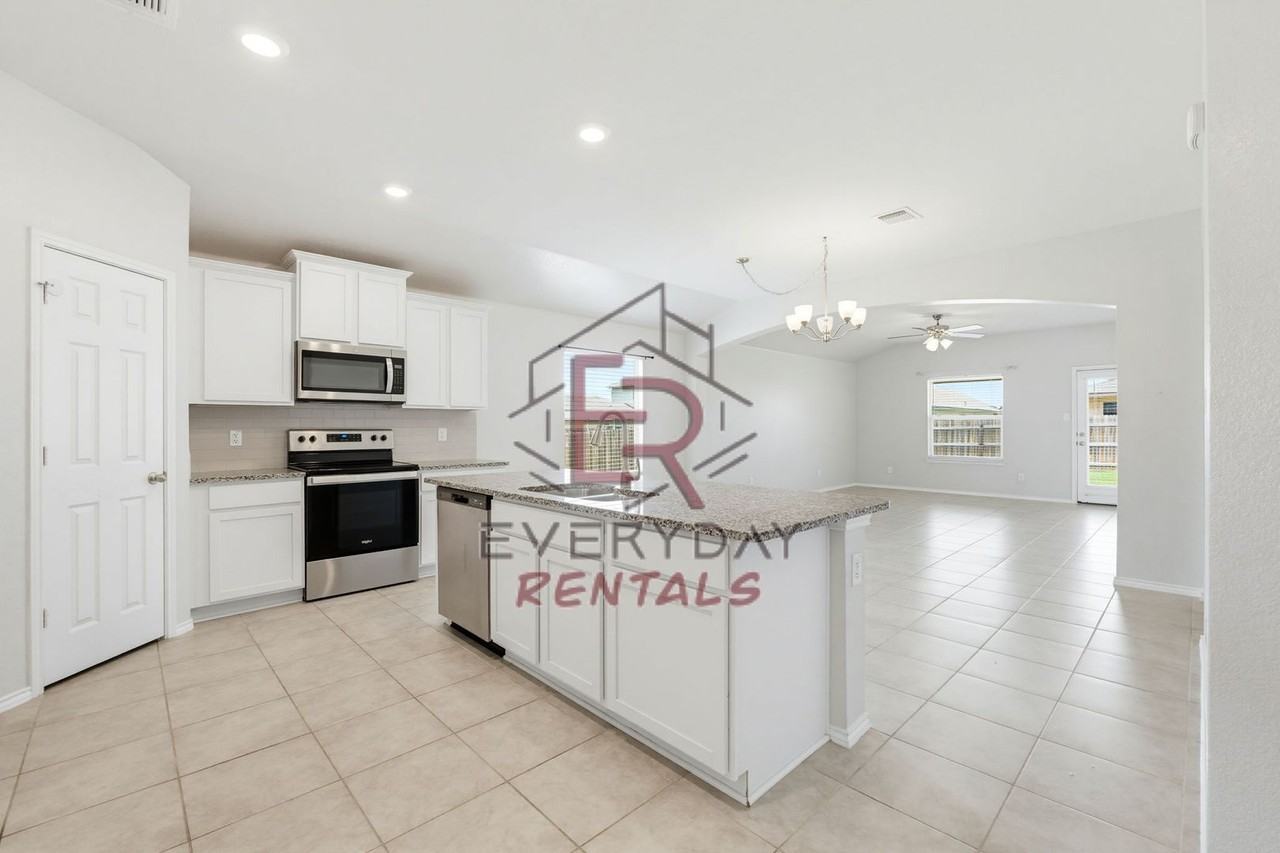 2028 Mallard Ct - Photo 2 of 15