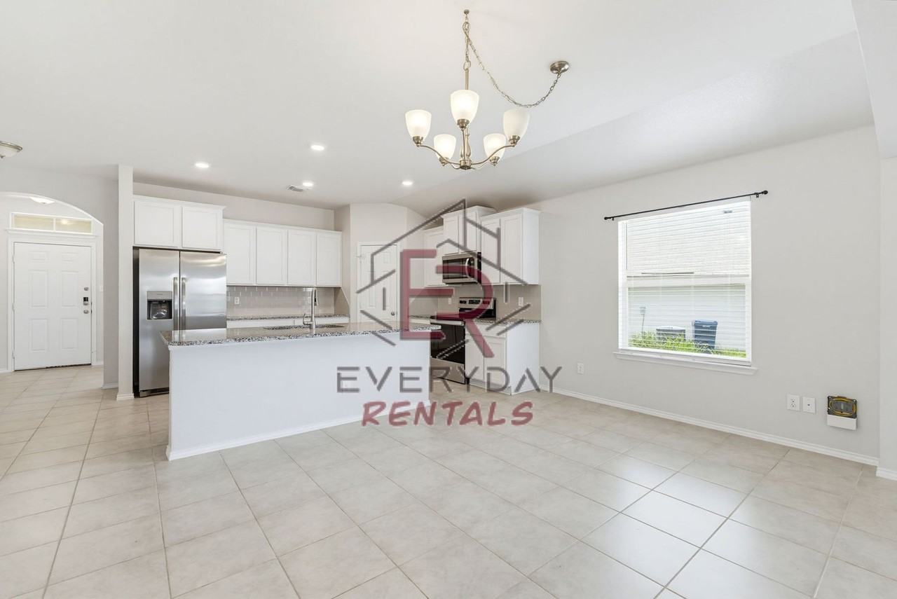 2028 Mallard Ct - Photo 4 of 15