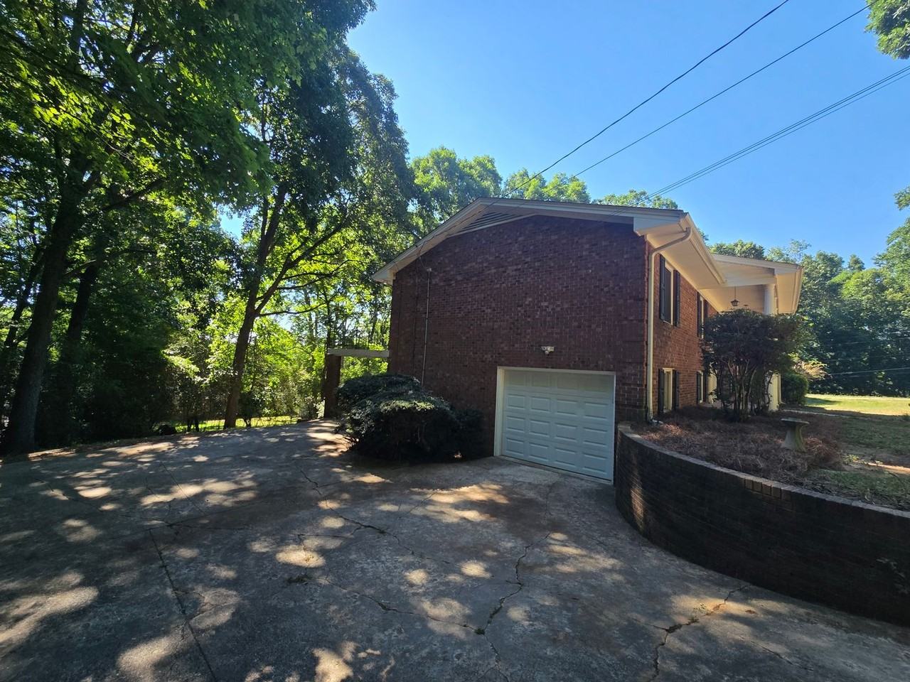 1194 Ingram Dr - Photo 4 of 35