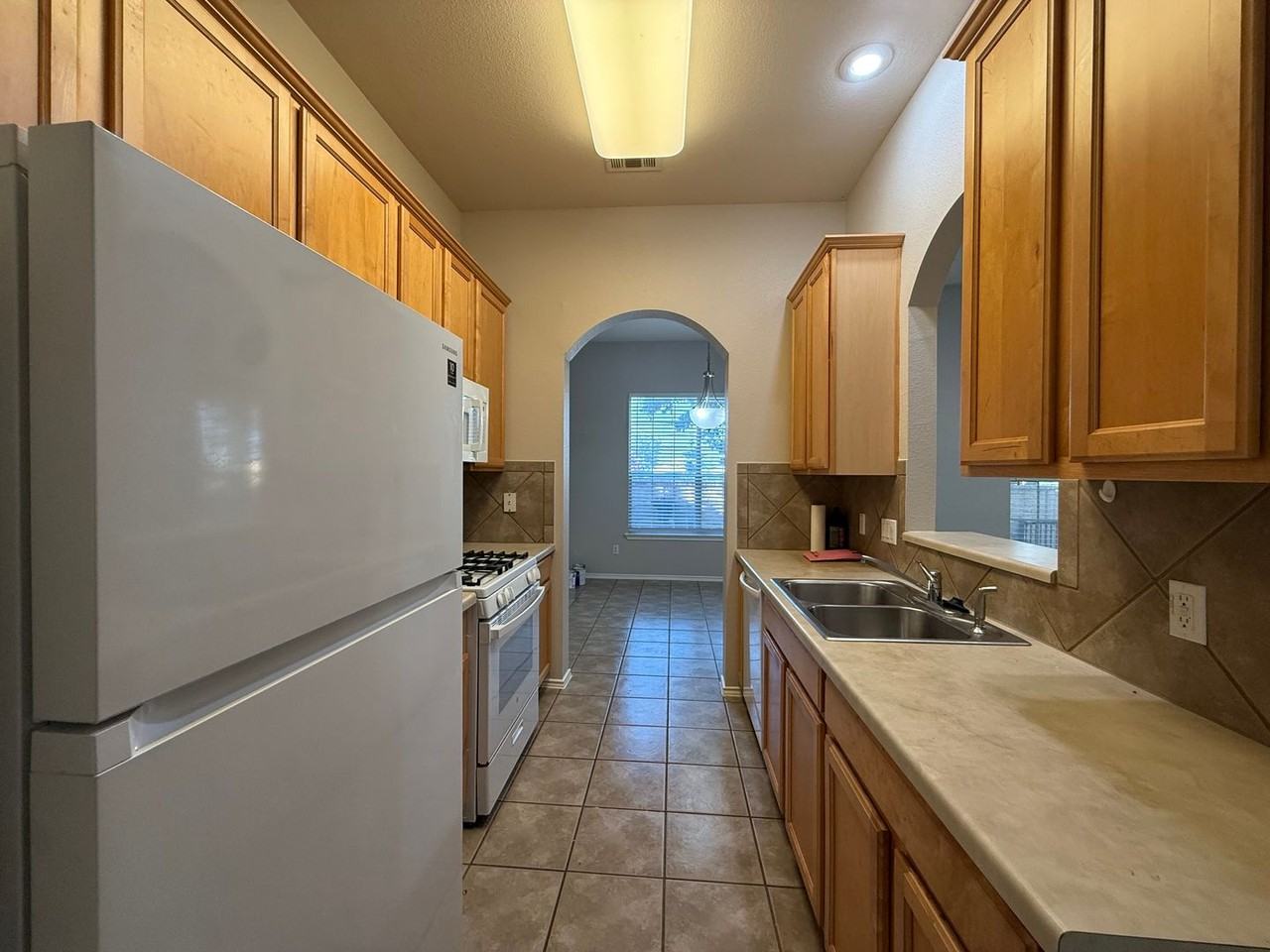 16100 S Great Oaks Dr - Photo 4 of 25
