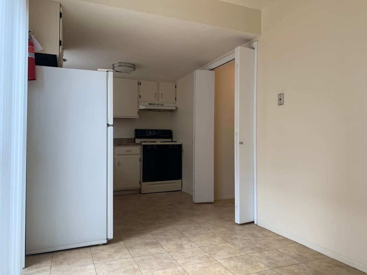 517 Vermont St NE - Photo 3 of 22