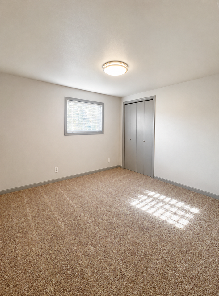246 S 2nd E - Photo 2 of 5