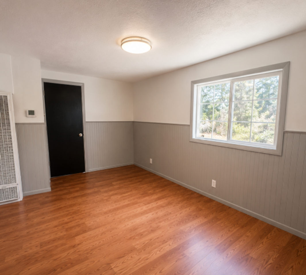 246 S 2nd E - Photo 4 of 5