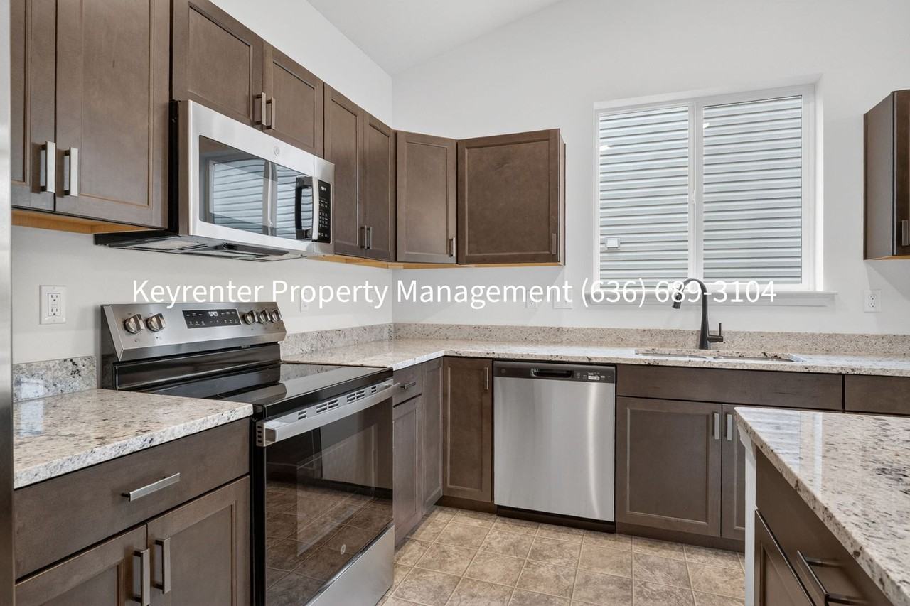 825 Cedarwood Dr - Photo 4 of 30