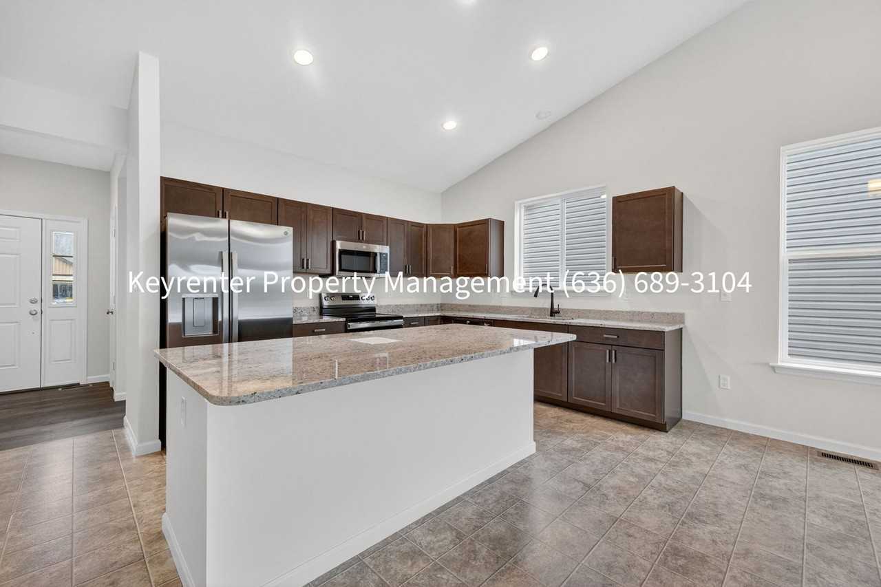 825 Cedarwood Dr - Photo 5 of 30