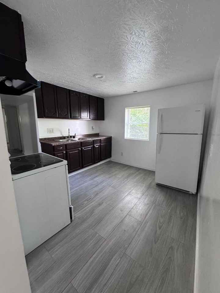 1841 King Ave - Photo 3 of 10
