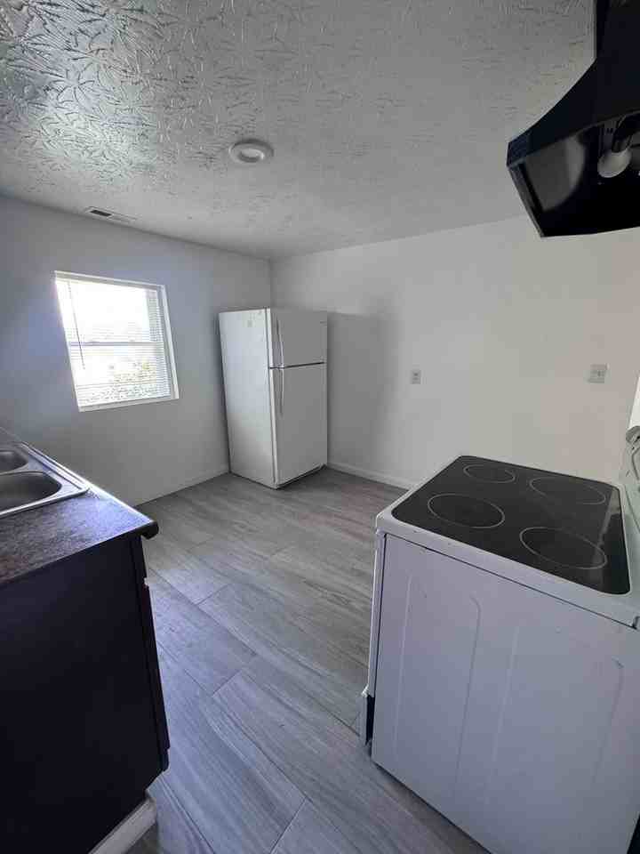 1841 King Ave - Photo 4 of 10