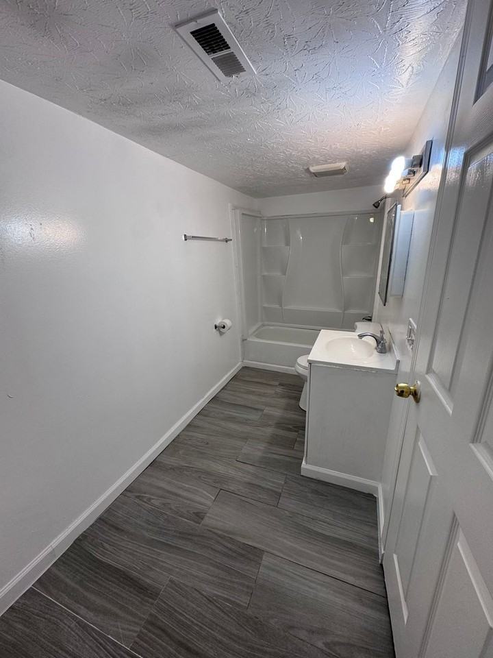 1841 King Ave - Photo 5 of 10