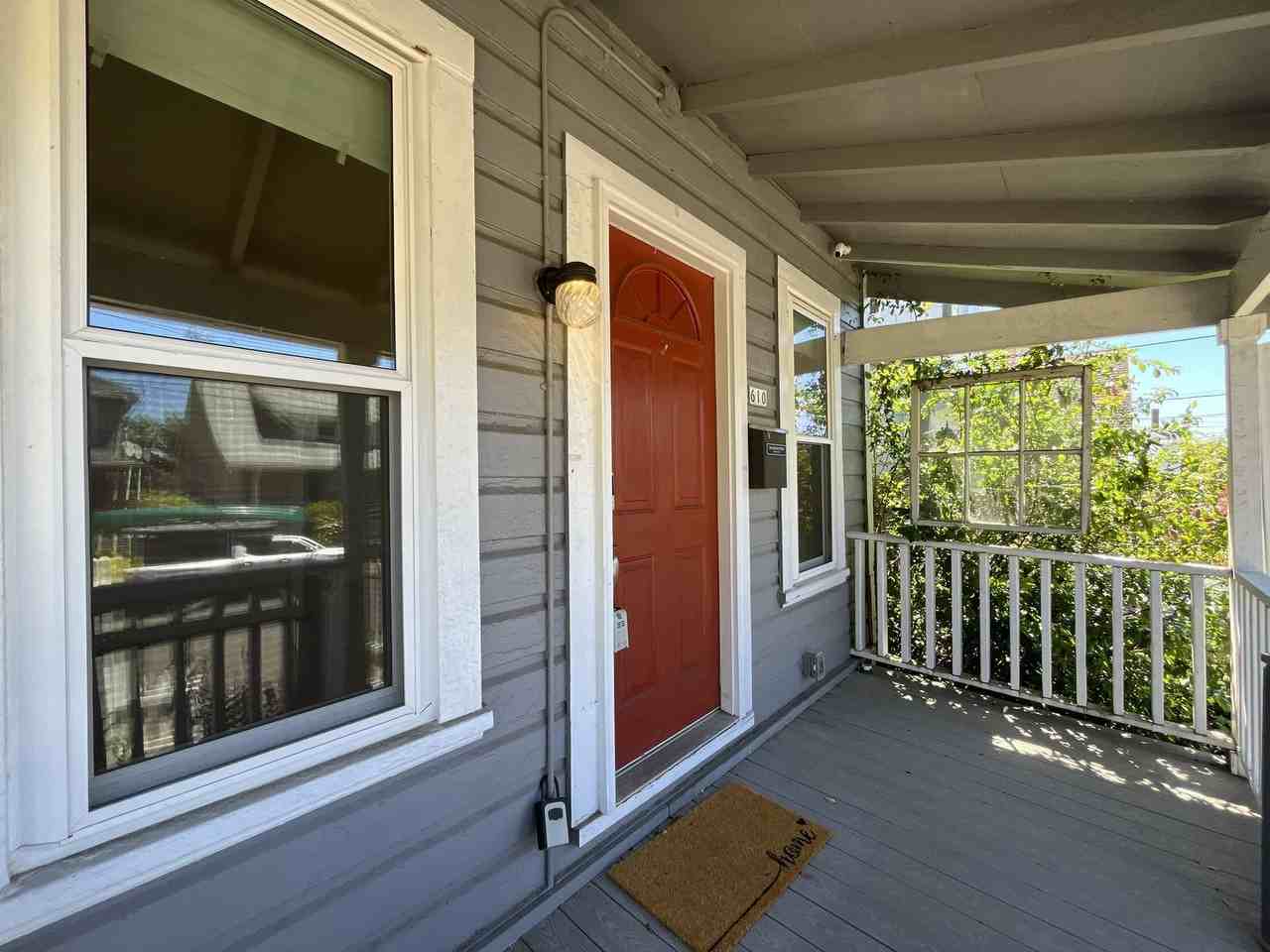 610 Ne 79th Ave - Photo 4 of 35