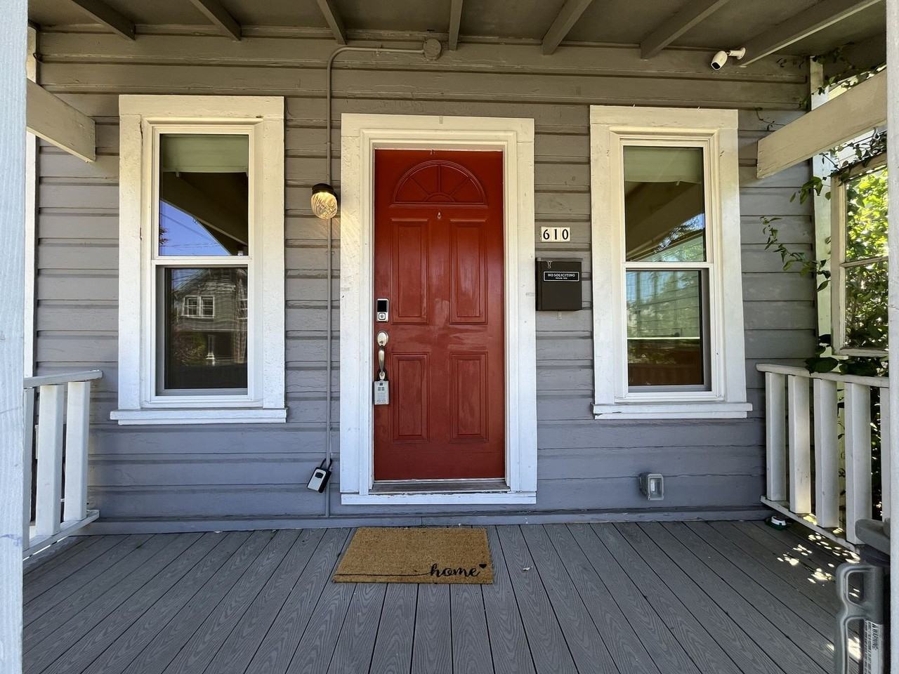 610 Ne 79th Ave - Photo 5 of 35
