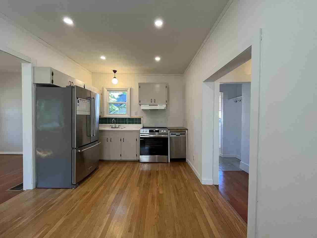 610 Ne 79th Ave - Photo 6 of 35