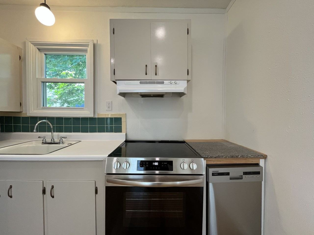 610 Ne 79th Ave - Photo 7 of 35