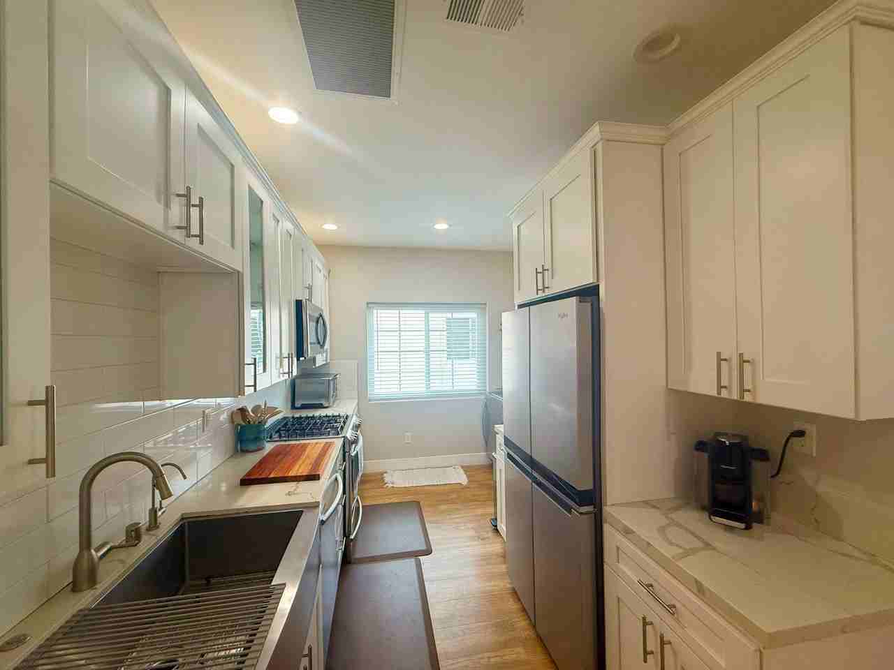 4937 Brighton Ave - Photo 6 of 11