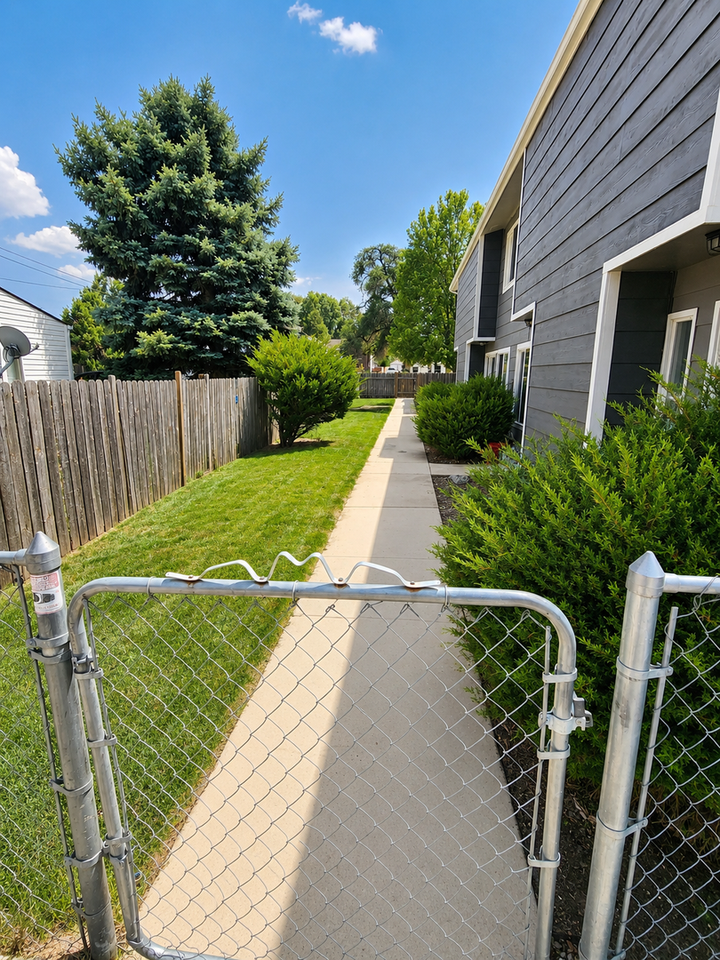 1429 10th St - Photo 2 of 11
