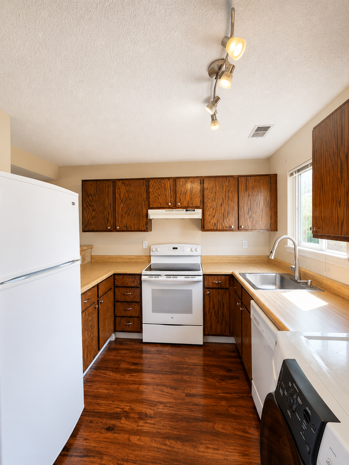1429 10th St - Photo 3 of 11
