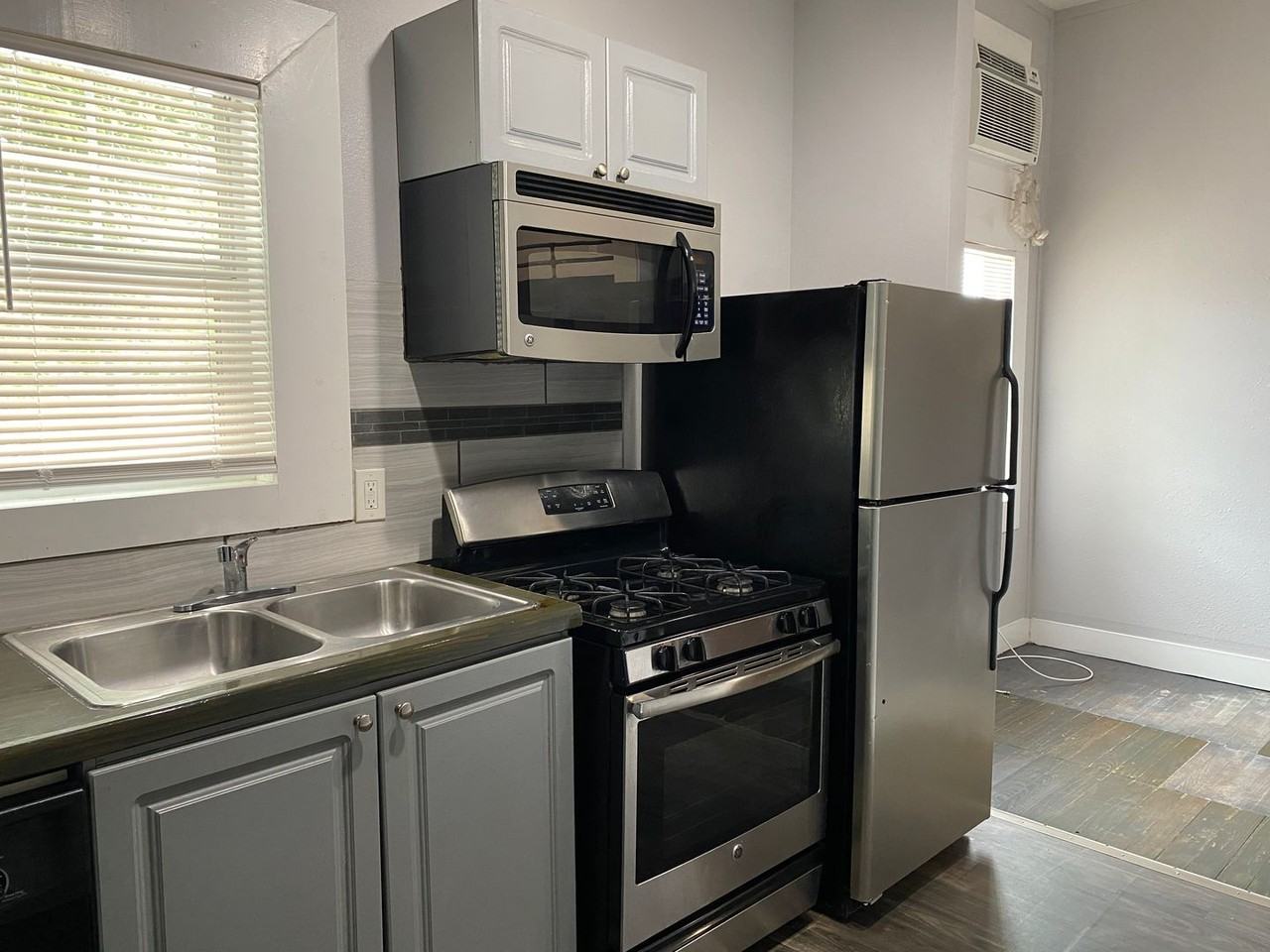 121 Howard St Apt 5b #5B - Photo 2 of 9