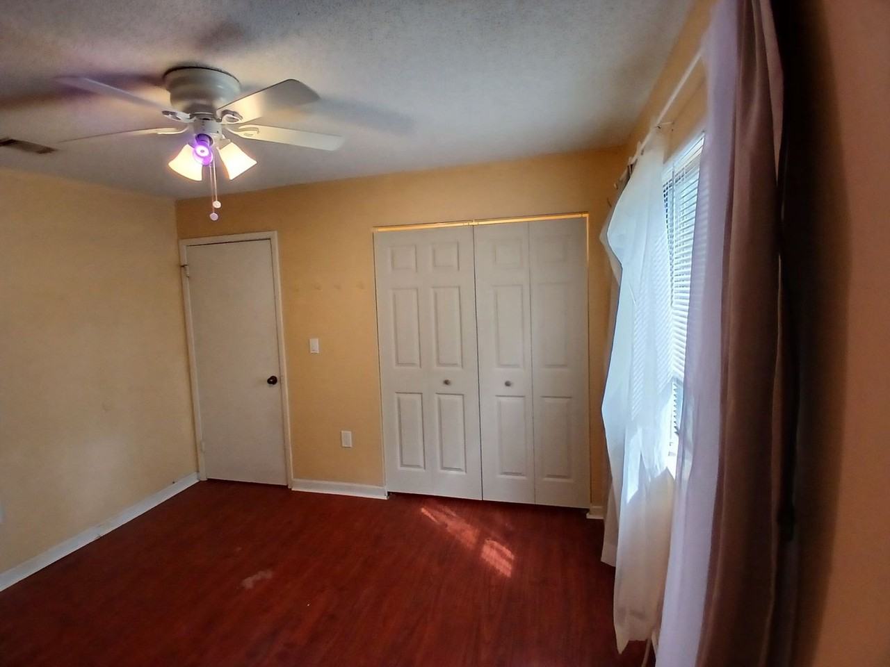 618 Oaks Hollow Ct - Photo 2 of 4