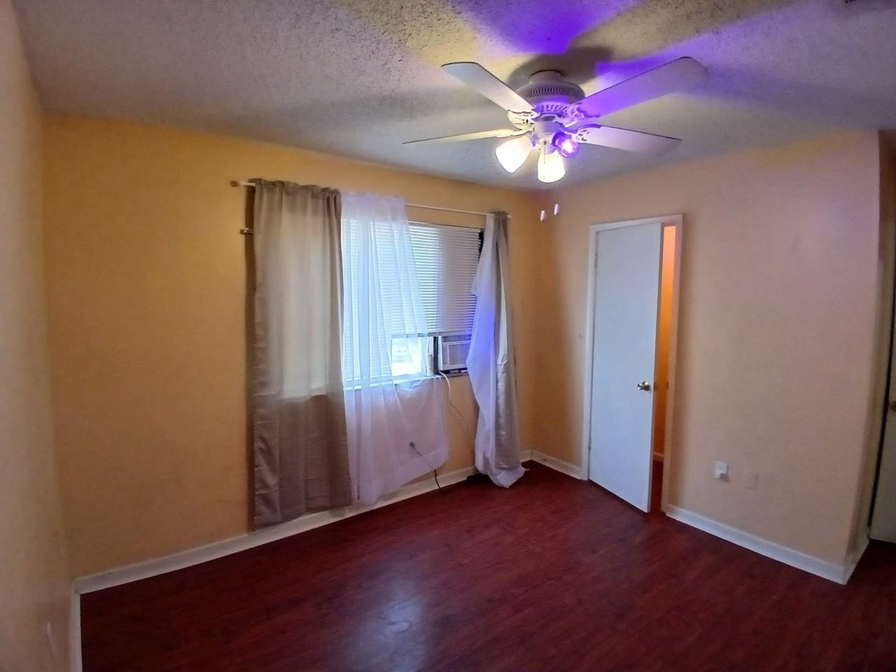 618 Oaks Hollow Ct - Photo 3 of 4