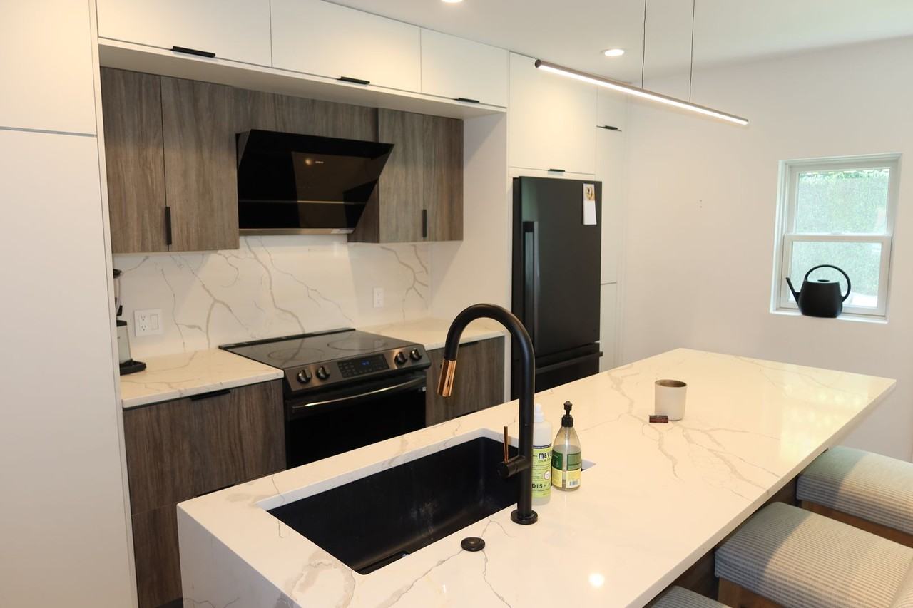 166 W Laurel St - Photo 4 of 30