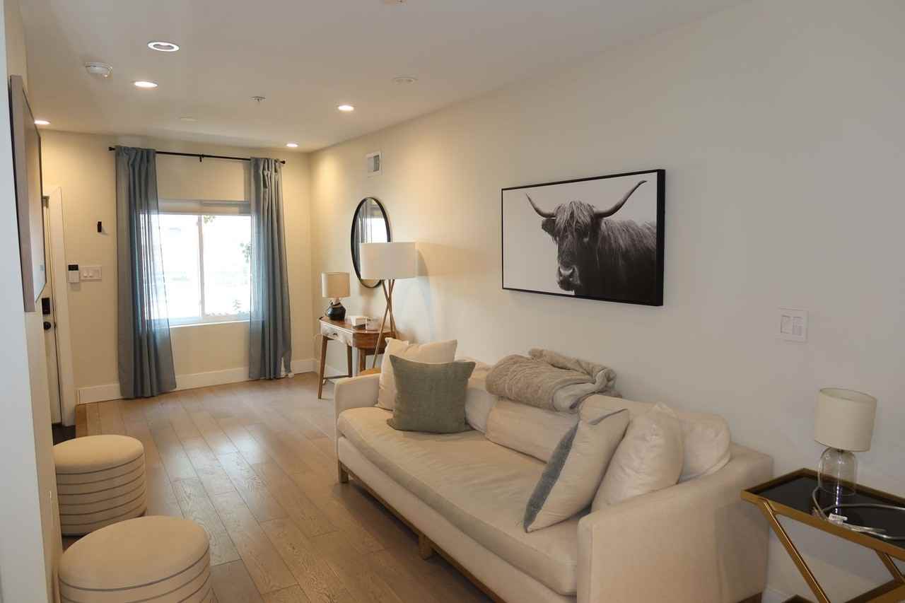 166 W Laurel St - Photo 5 of 30