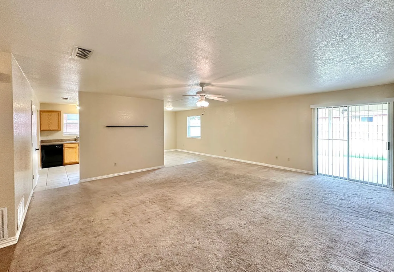 4405 Hondo Dr - Photo 2 of 9