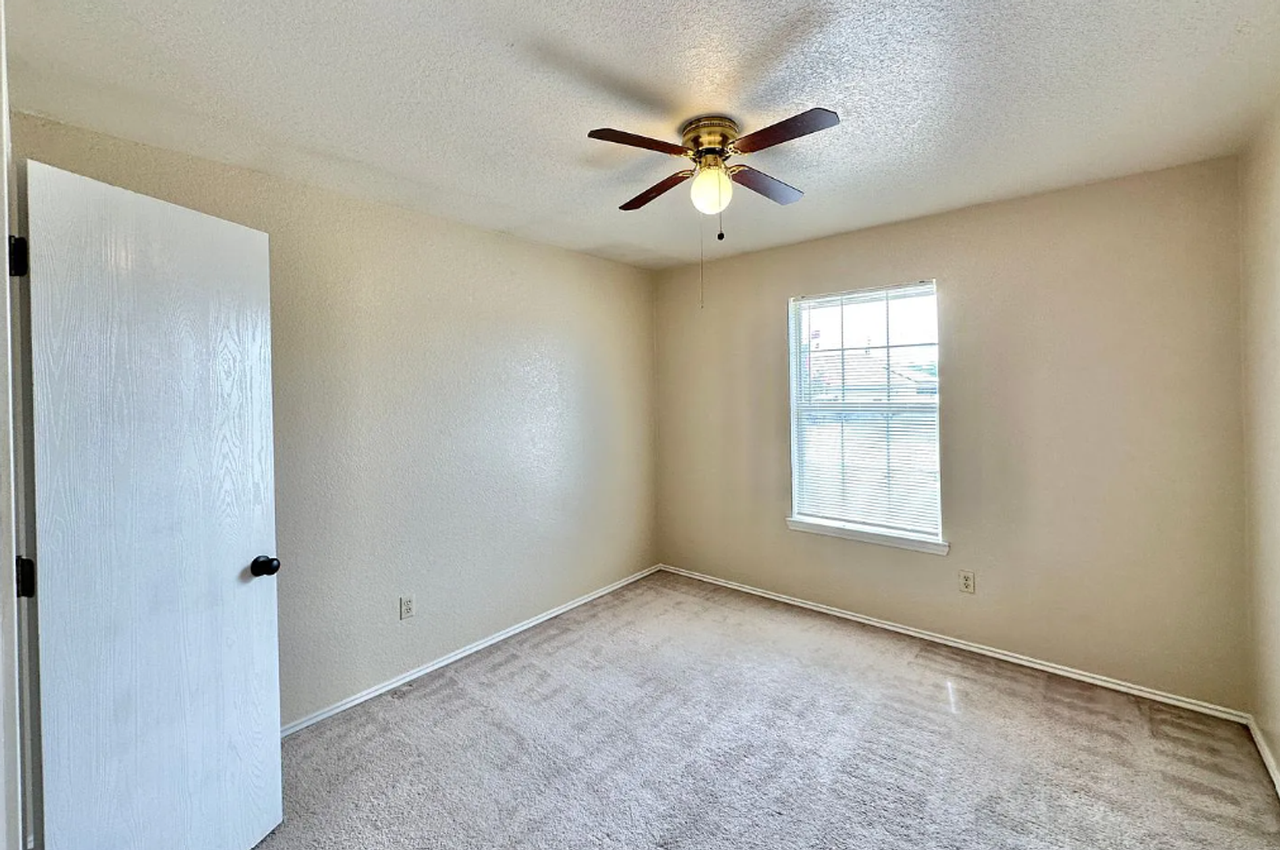 4405 Hondo Dr - Photo 3 of 9