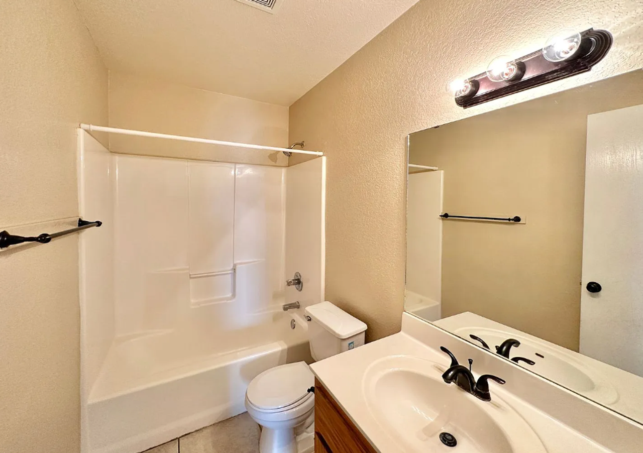 4405 Hondo Dr - Photo 4 of 9