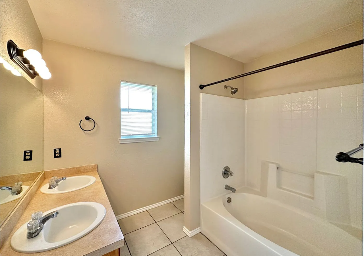 4405 Hondo Dr - Photo 5 of 9