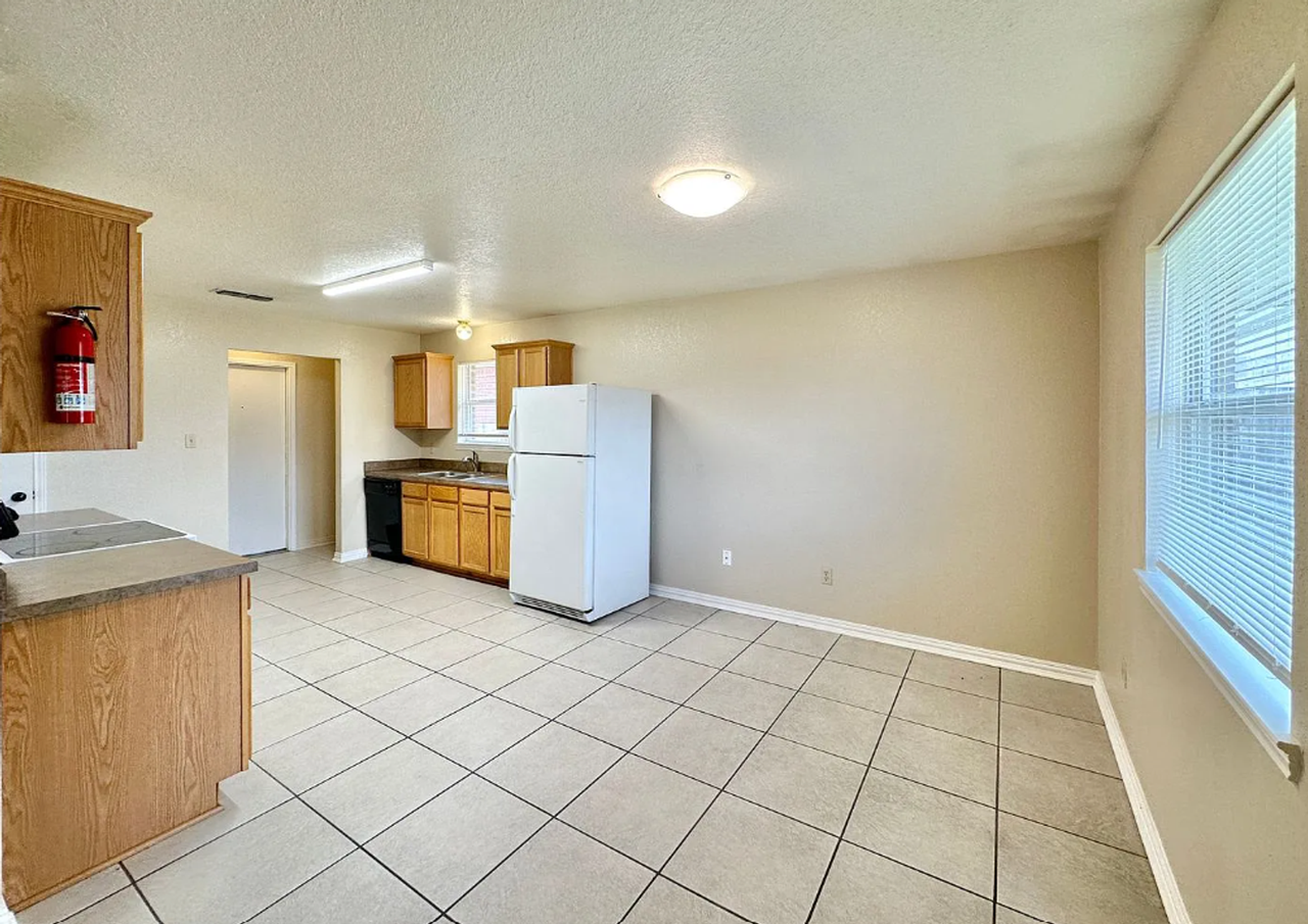 4405 Hondo Dr - Photo 6 of 9