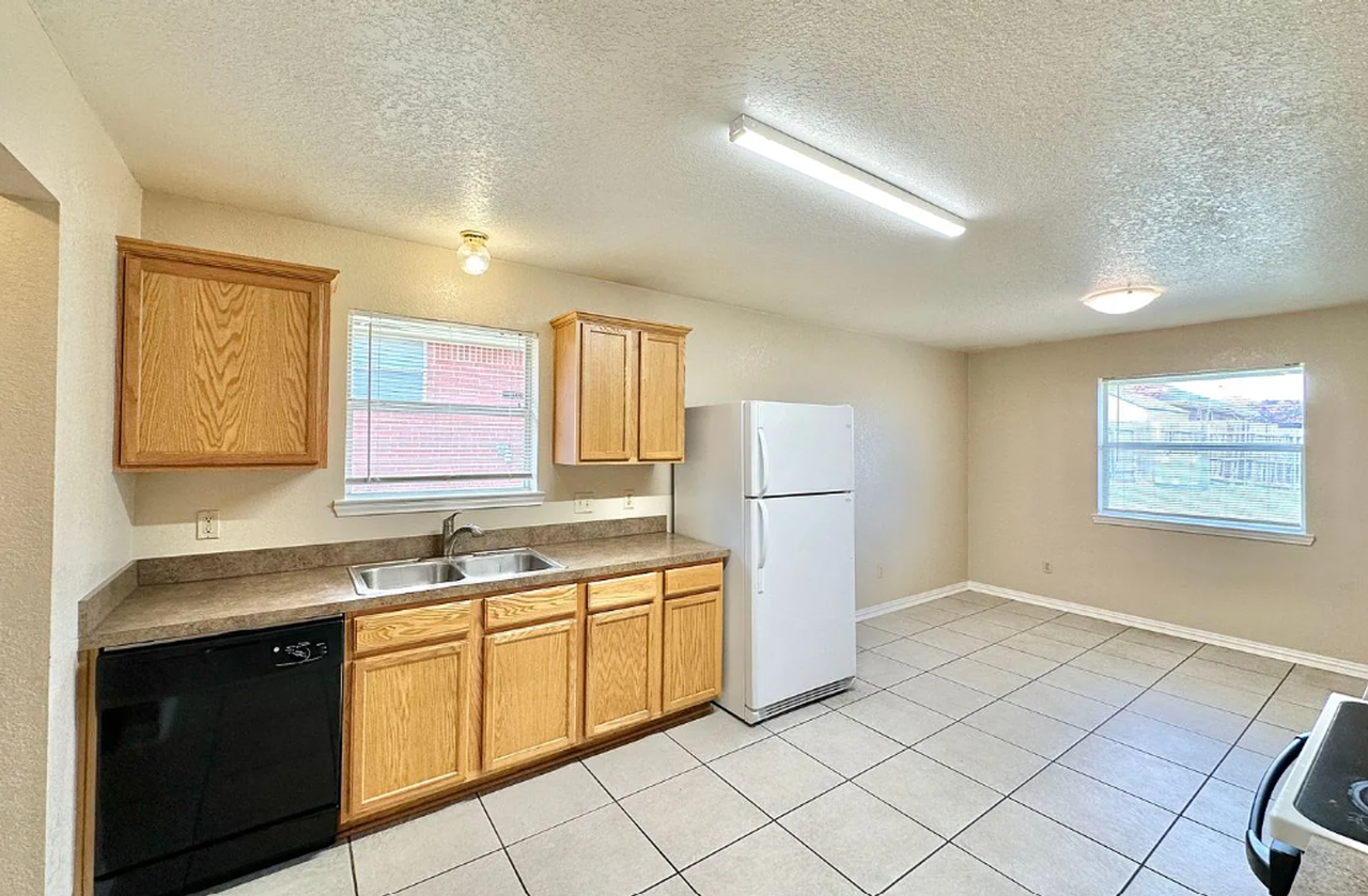 4405 Hondo Dr - Photo 7 of 9