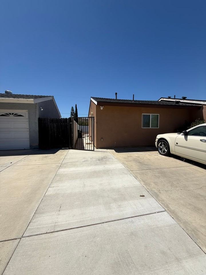 1758 Wallace St - Photo 2 of 8